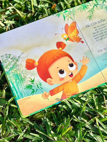 Bé Sings and Learns Vietnamese Music Book