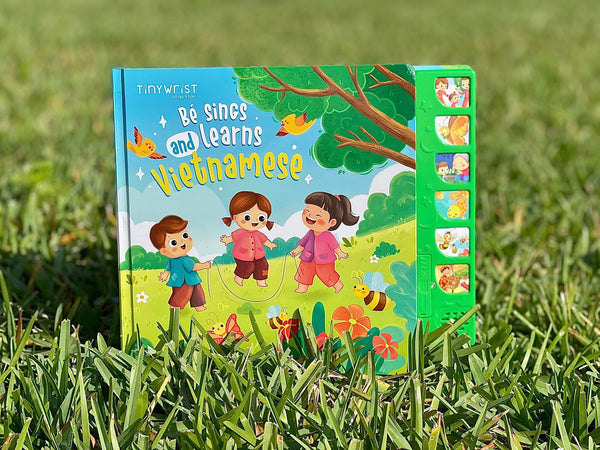 Bé Sings and Learns Vietnamese Music Book